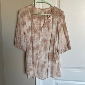 Universal thread blouse lightweight flowy beige and white